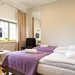 Moon Ξενοδοχείο με διαμερίσματα *